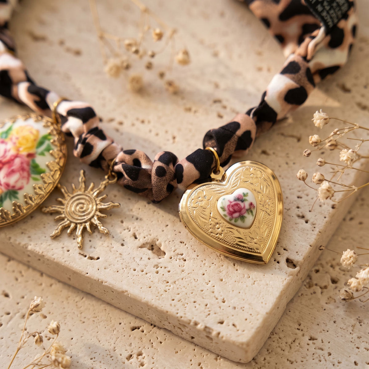 European American Style Unique Leopard Print Heart Pendant Necklace For Women, Inlaid Gemstone Clavicle Chain, Niche Neck Jewelry