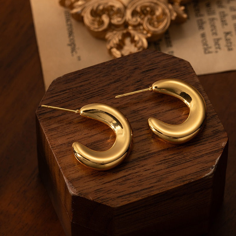 18K Gold C-Shaped Design Simple and Fashionable Earrings