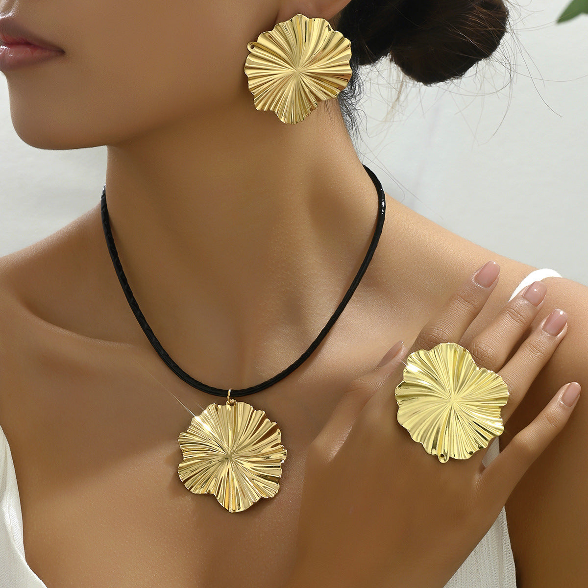 Ins Vintage Niche Women's Earring Necklace Suit Pleated Pattern Flower Ring All-match Long Clavicle Chain