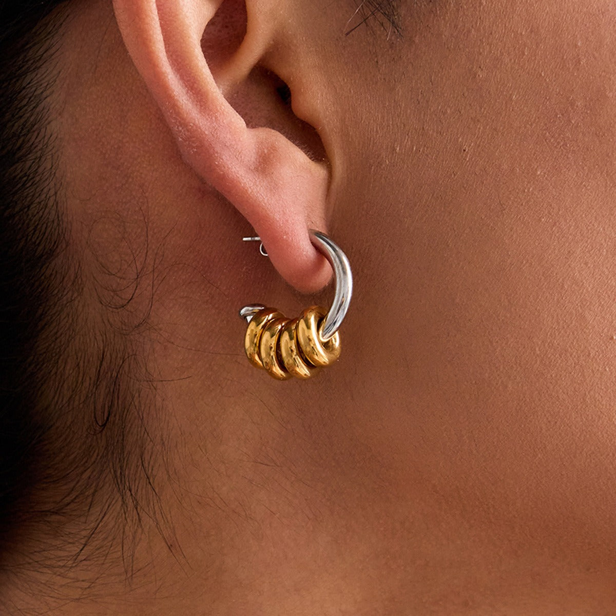 18K gold C-shaped earrings with a hoop design