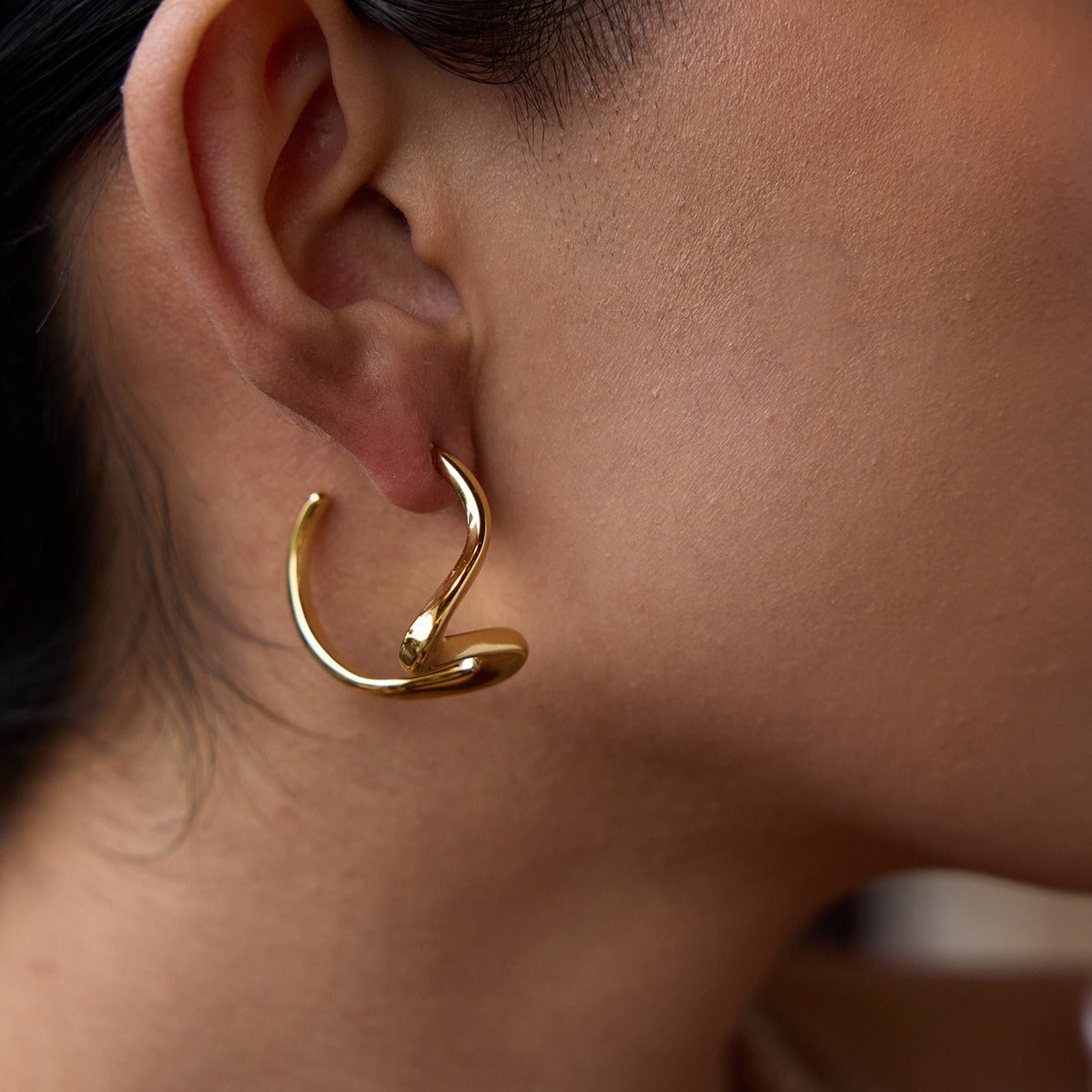 18K gold geometric shape with linear design simple personality earrings