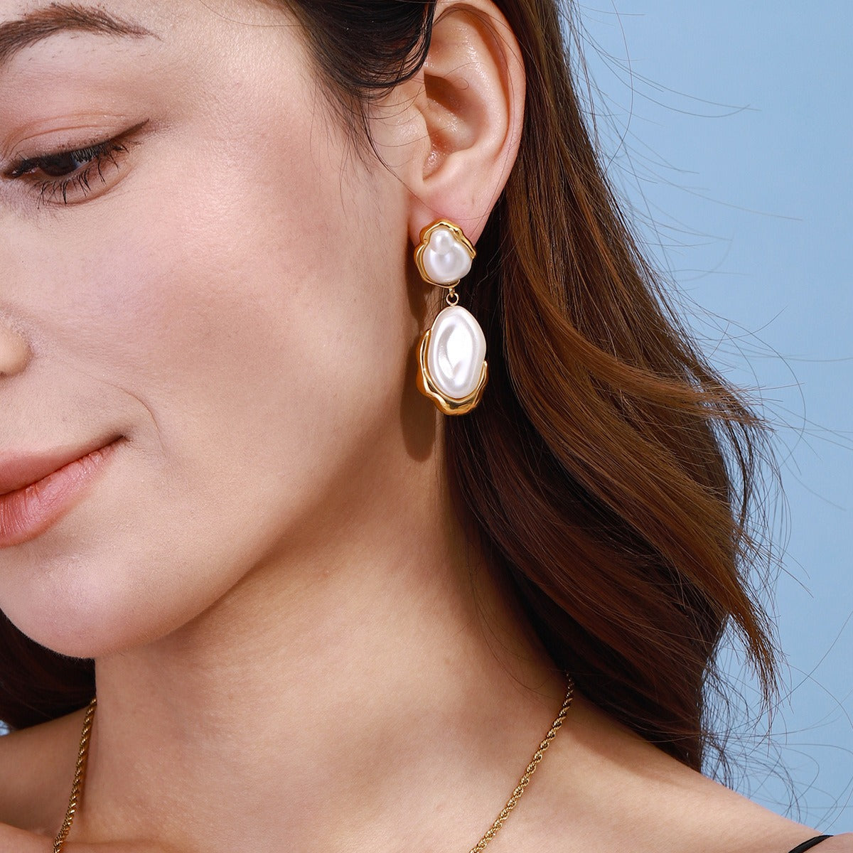 18K gold inlaid irregular pearl design light luxury fashion earrings