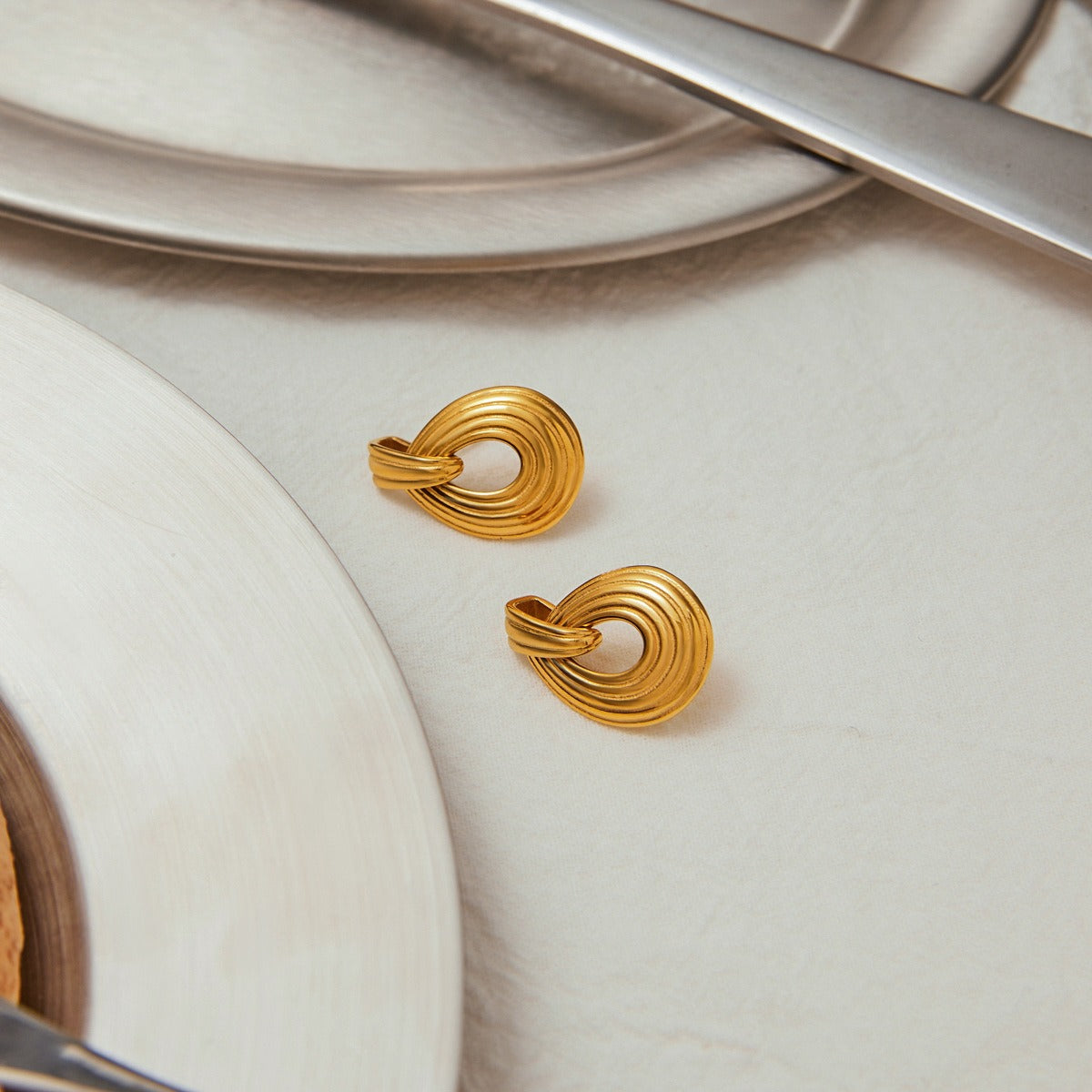 18K gold teardrop-shaped earrings with textured design, classic and fashionable