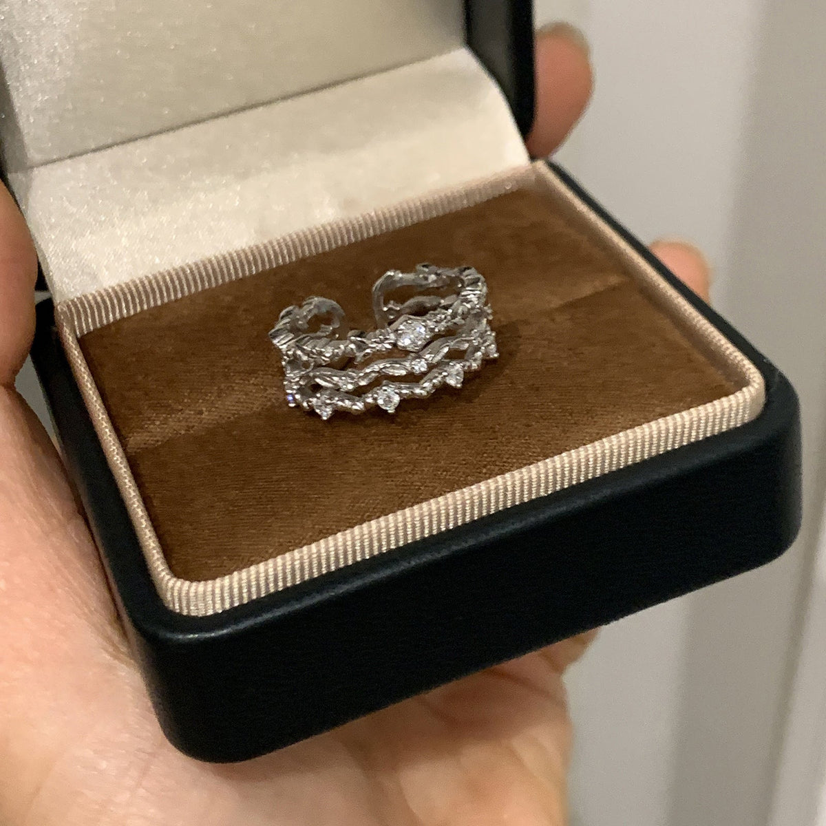Ladies 925 Sterling Silver Niche Plain Band Zircon Ring, Light Luxury High-end Heavy Craft Stackable Tarnish Resistant