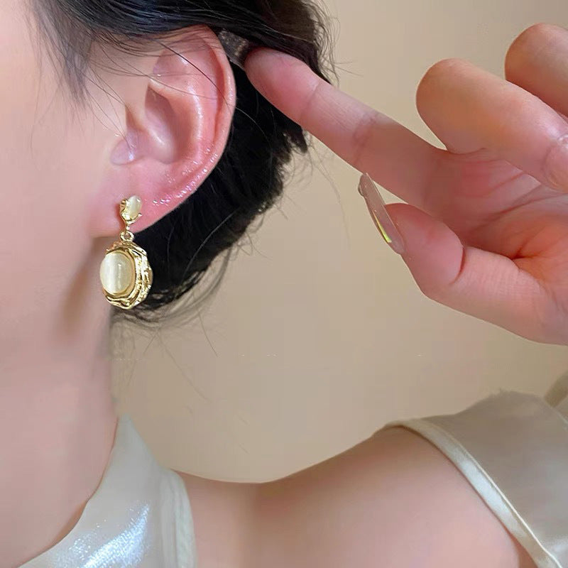 925 Silver Needle Internet Celebrity Same Style Gold Earrings Women's Light Luxury High-end Elegant All-match Earrings Retro New Earrings