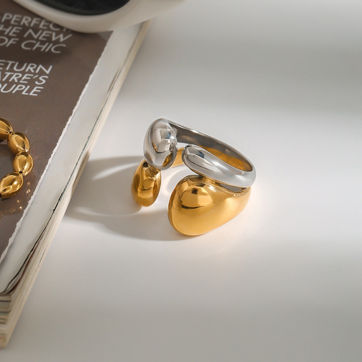 18K gold geometric shape with gold and silver color matching design fashionable and simple ring