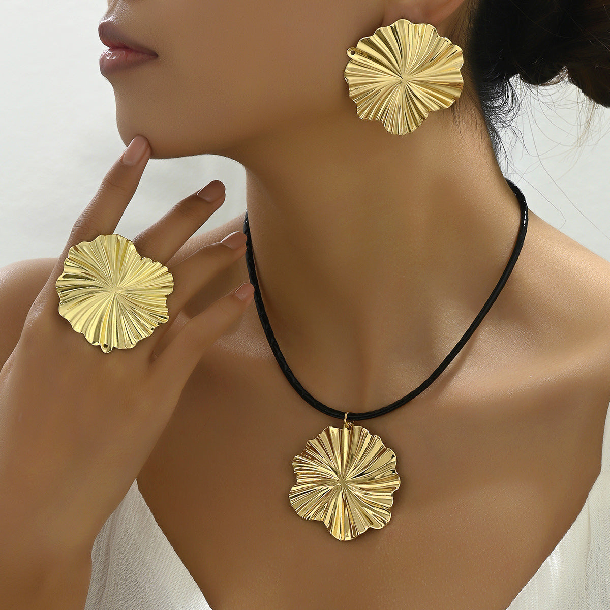Ins Vintage Niche Women's Earring Necklace Suit Pleated Pattern Flower Ring All-match Long Clavicle Chain