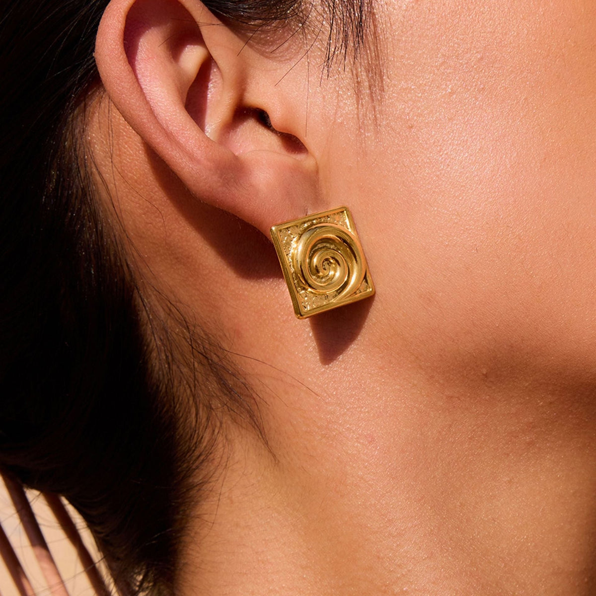 18K gold square with spiral pattern design simple and unique earrings