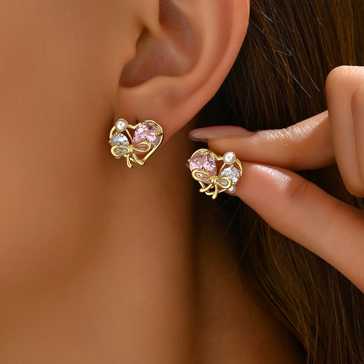 2024 New Japanese And Korean Style Ladies Earrings Love Niche Inlay Zircon Design Light Luxury Earrings Earrings Wholesale