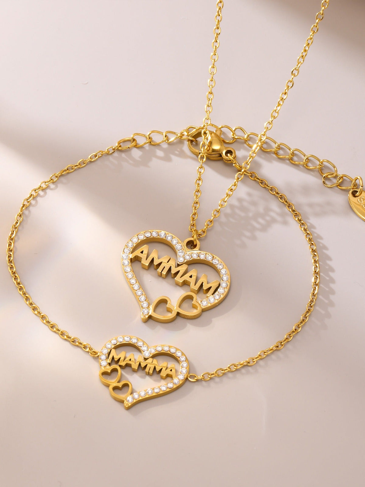 18K gold hollow heart with letter MAMMA design light luxury noble bracelet