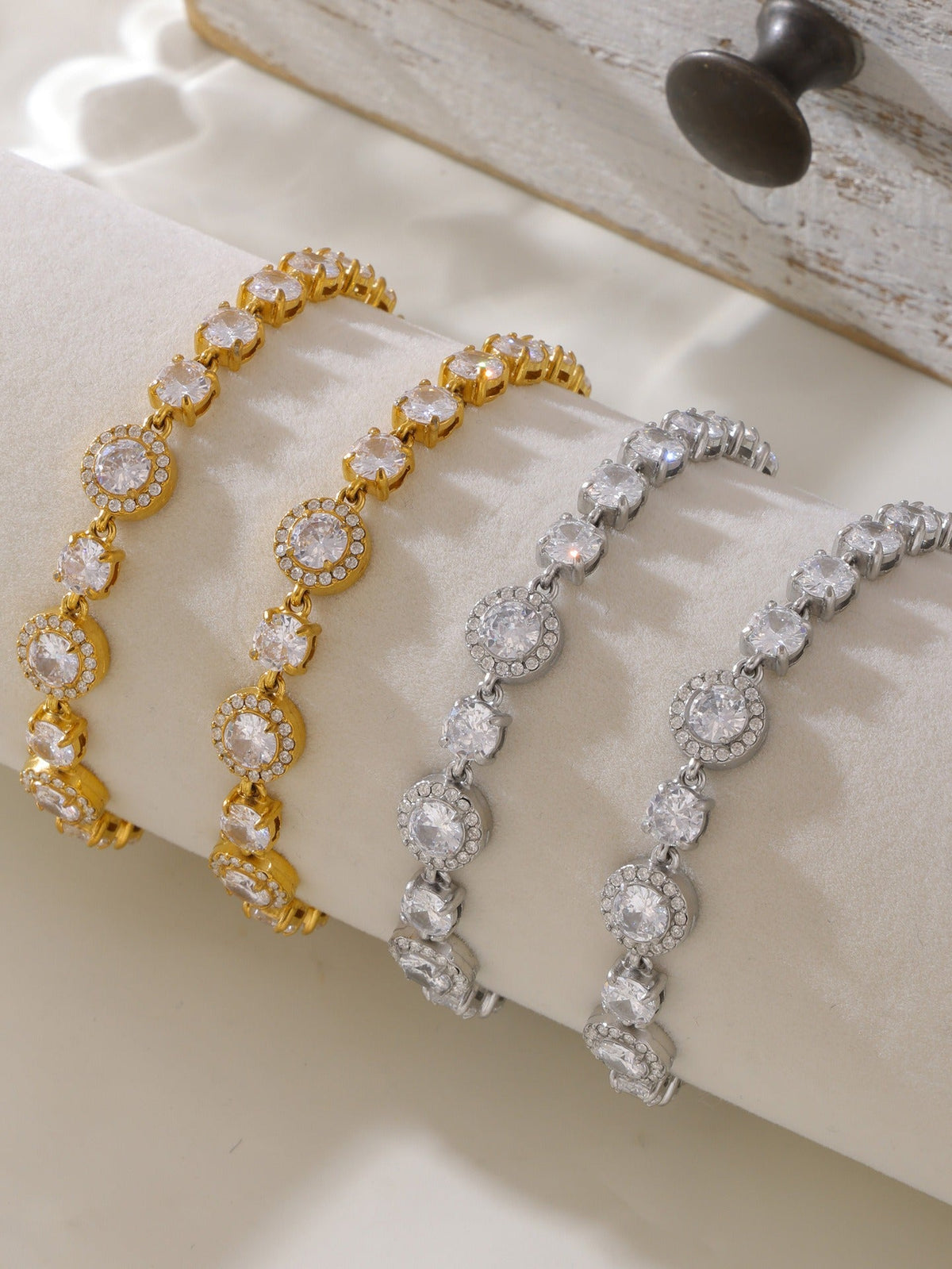 18K gold geometric diamond design exquisite dazzling bracelet