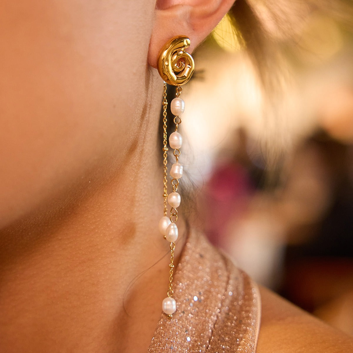 18K gold conch-shaped earrings with pearl tassels, exquisite and noble design