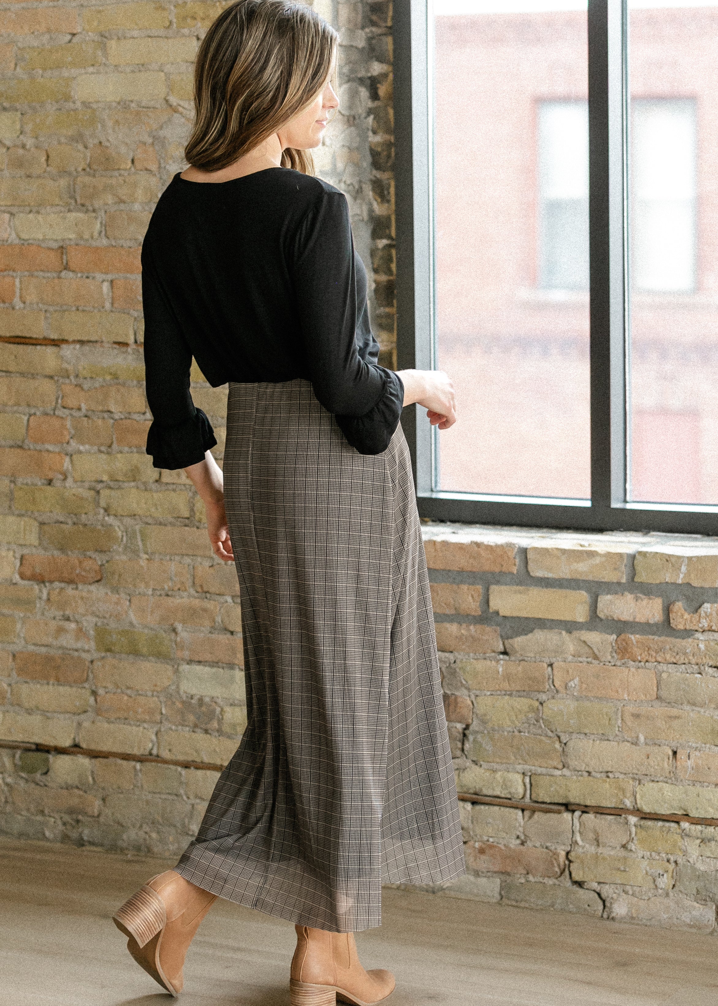 Essential Black Ruffled 3/4 Sleeve Top