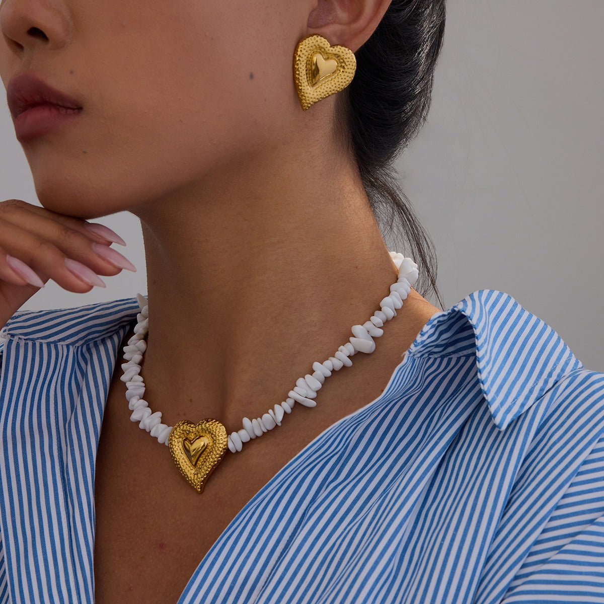 18K gold heart-shaped earrings and necklace set with exquisite texture design