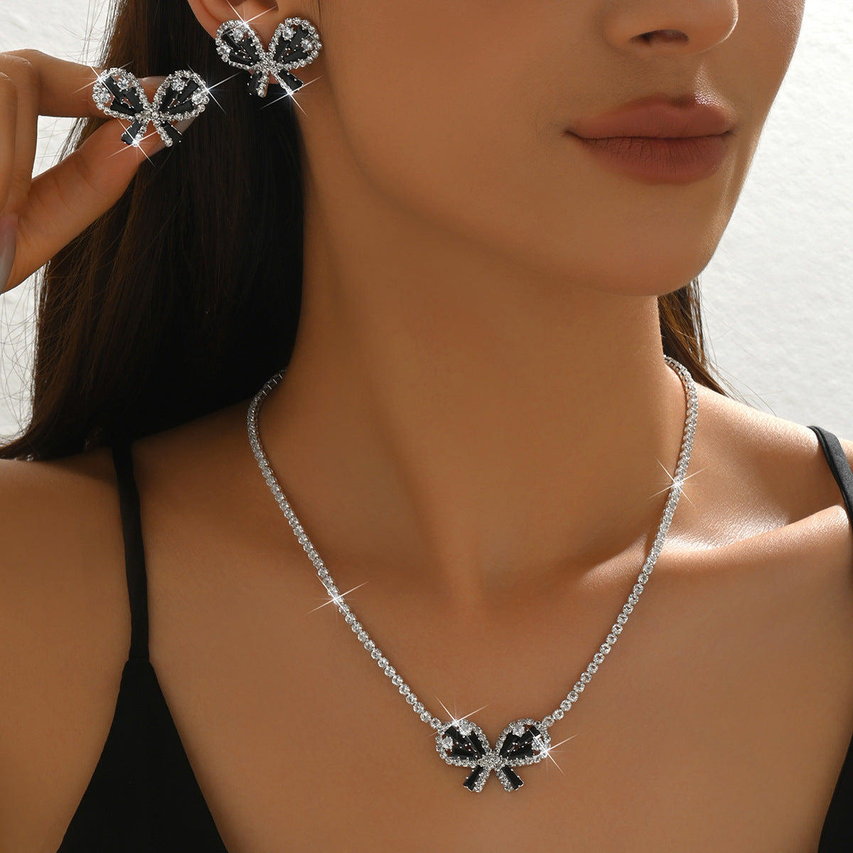 Unique And Minimalist Crystal Bow Necklace With Rhinestones, Short Choker Necklace For Women, Trendy On Instagram