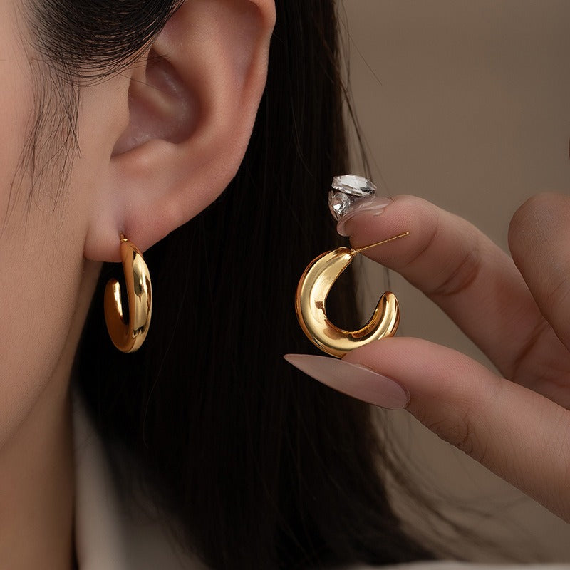 18K Gold C-Shaped Design Simple and Fashionable Earrings