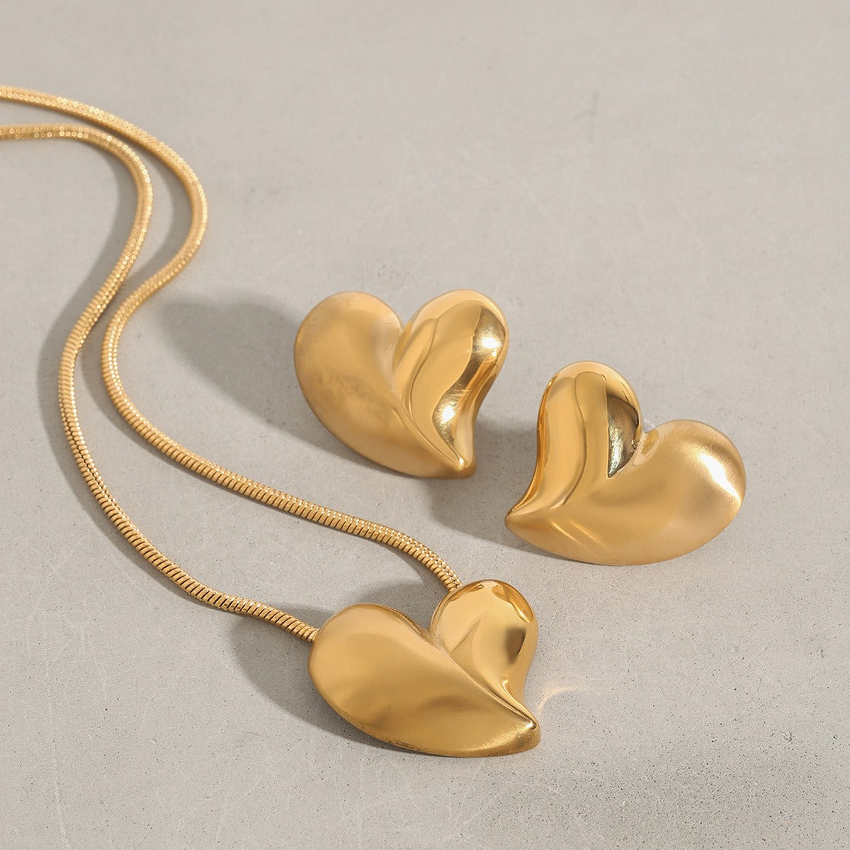 18K gold heart-shaped/geometric design light luxury necklace, earrings and ring set